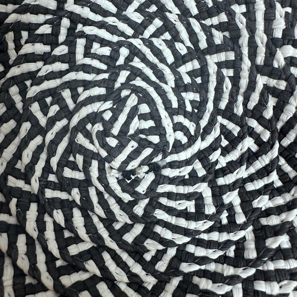 Steve Madden floppy sun hat With pompoms - Picture 6 of 8